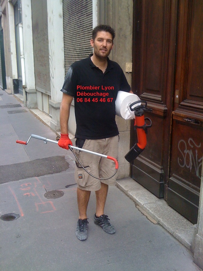 plombier Villeurbanne 69100 pour un débouchage de WC, de canalisation, de douche, de baignoire... 06 84 45 46 67